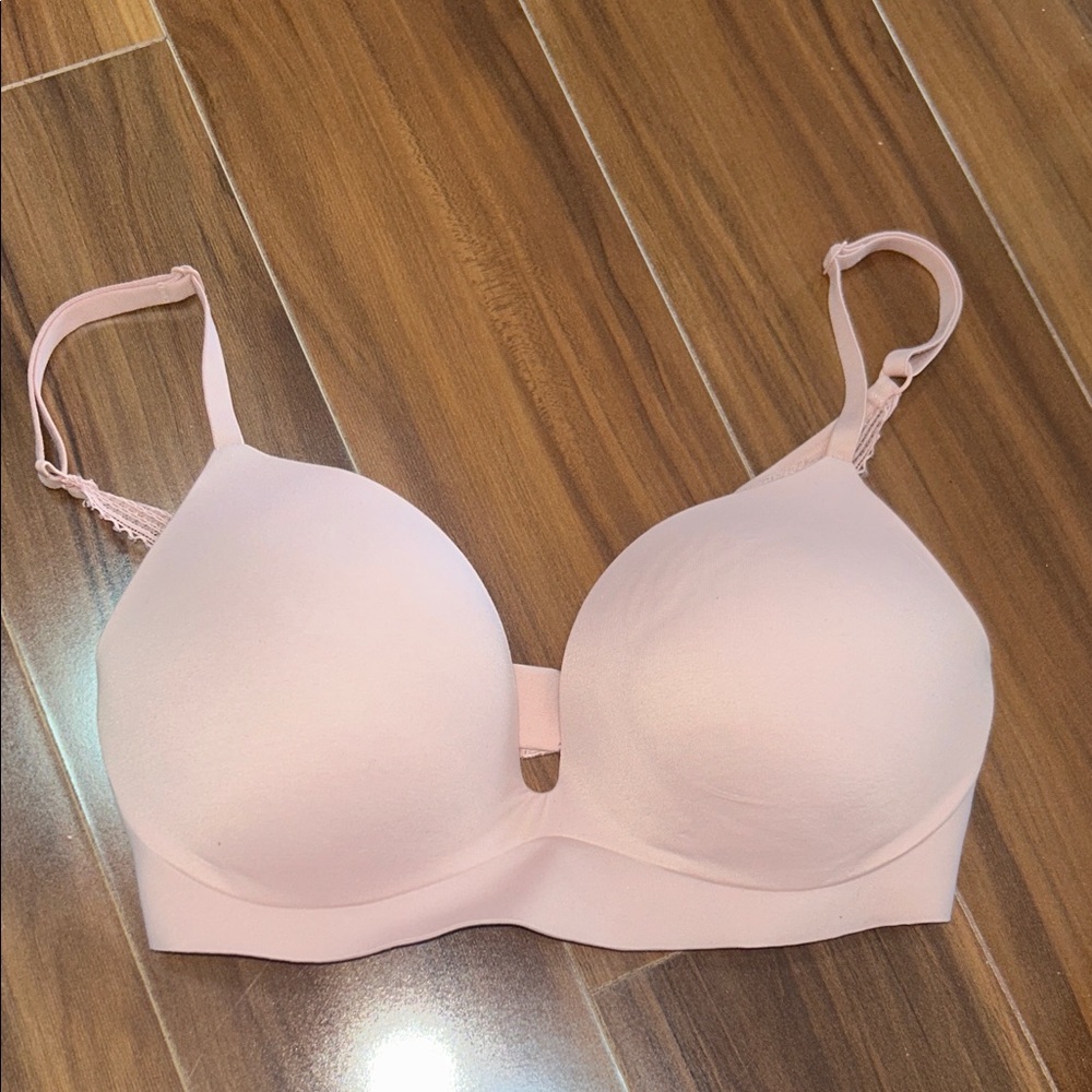 32B Victoria’s Secret padded push-up wireless bra